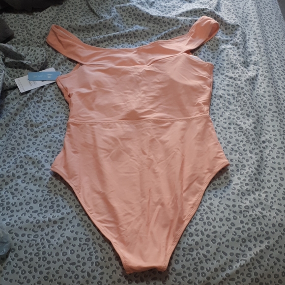 One piece bathing suit - Picture 2 of 4